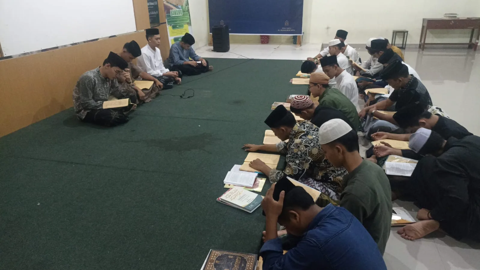 Musyawarah Mingguan Fathul Qorib: Santri MA Al-Muhajirin Pusat Asah Tradisi Berpikir Kritis dan Ilmiah